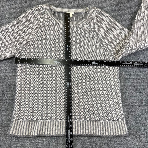 J Crew Textured‎ Chevron Pattern Sweater XL Gray White Crew Neck Long Sleeve - Picture 12 of 16